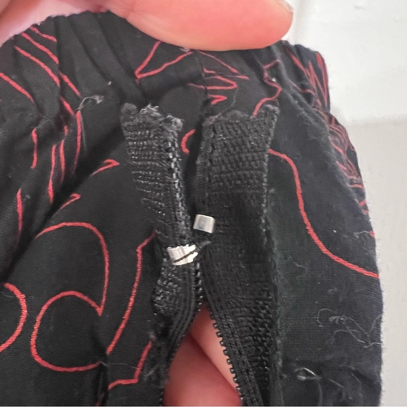 Threads Vintage Woman’s Sz M Strapless Babydoll Dress Black w/ Red Floral - Picture 14 of 14